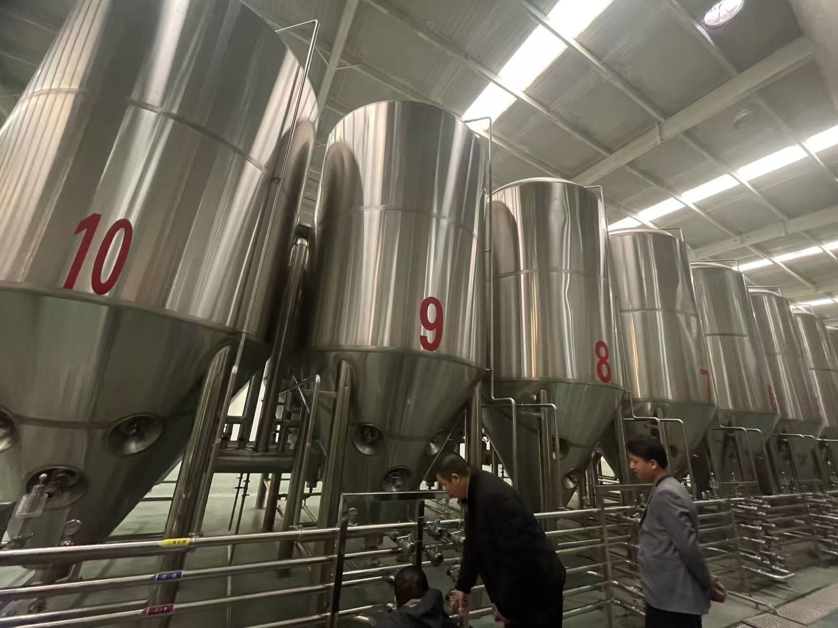 北京精酿啤酒设备厂—平面布置、设备设计、制造、调试、培训等一条龙服务